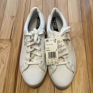 NWT white adidas sleek sneaker